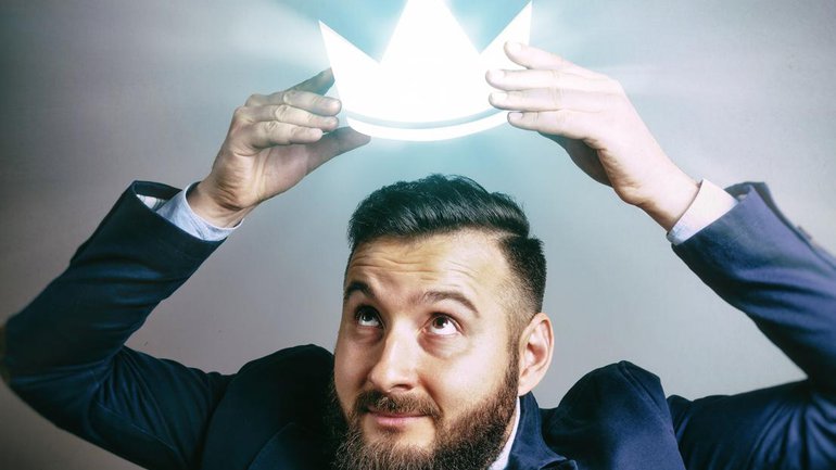 Ne soyons pas plus royaliste que le roi